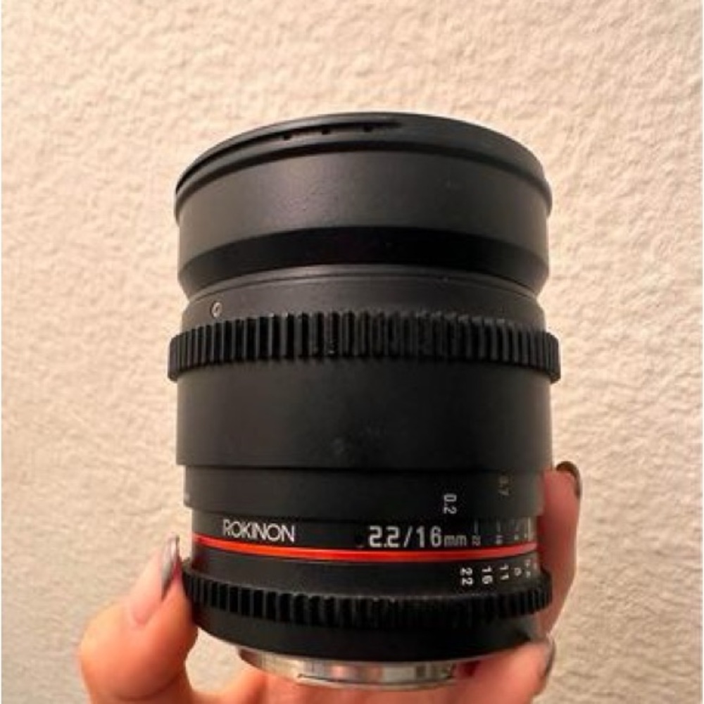 Rokinon 16mm T 2.2 cine canon EF